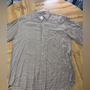 Men's Casual Short-Sleeve Button-Down Shirt in Beige & Black
